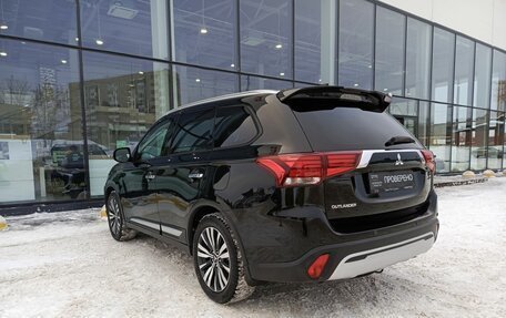 Mitsubishi Outlander III рестайлинг 3, 2020 год, 2 941 000 рублей, 8 фотография