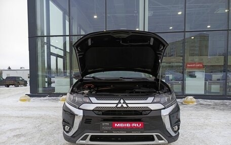 Mitsubishi Outlander III рестайлинг 3, 2020 год, 2 941 000 рублей, 11 фотография