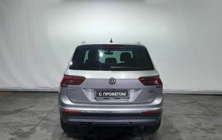 Volkswagen Tiguan II, 2018 год, 2 535 000 рублей, 6 фотография