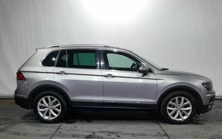 Volkswagen Tiguan II, 2018 год, 2 535 000 рублей, 4 фотография