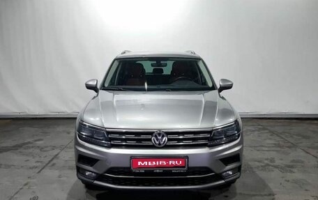 Volkswagen Tiguan II, 2018 год, 2 535 000 рублей, 2 фотография