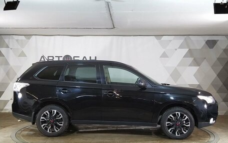 Mitsubishi Outlander III рестайлинг 3, 2014 год, 1 749 000 рублей, 6 фотография