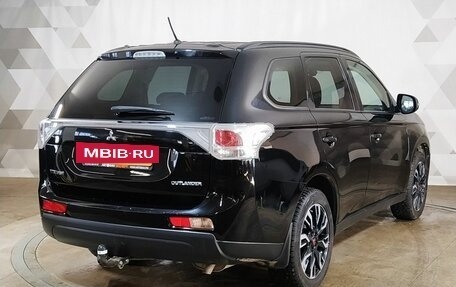 Mitsubishi Outlander III рестайлинг 3, 2014 год, 1 749 000 рублей, 3 фотография