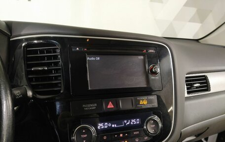 Mitsubishi Outlander III рестайлинг 3, 2014 год, 1 749 000 рублей, 13 фотография