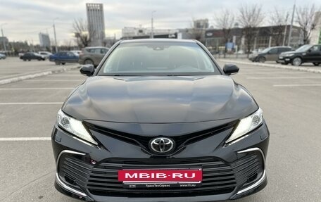 Toyota Camry, 2022 год, 3 590 000 рублей, 2 фотография