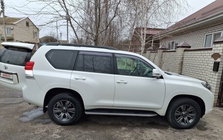 Toyota Land Cruiser Prado 150 рестайлинг 2, 2011 год, 2 850 000 рублей, 9 фотография