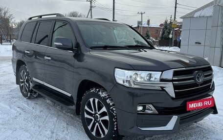 Toyota Land Cruiser 200, 2019 год, 7 850 000 рублей, 3 фотография