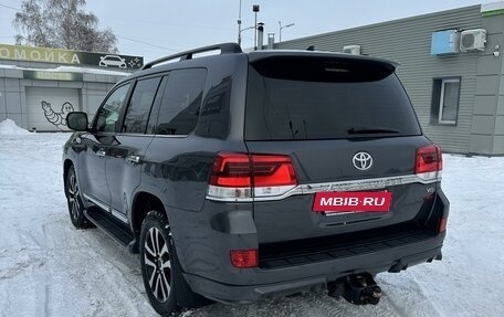 Toyota Land Cruiser 200, 2019 год, 7 850 000 рублей, 4 фотография