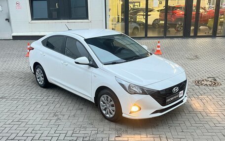 Hyundai Solaris II рестайлинг, 2021 год, 1 700 000 рублей, 2 фотография