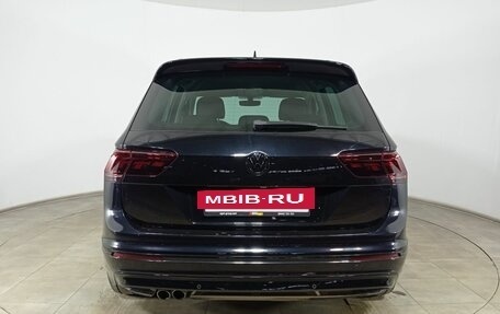 Volkswagen Tiguan II, 2018 год, 2 550 000 рублей, 6 фотография