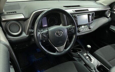 Toyota RAV4, 2018 год, 3 070 000 рублей, 4 фотография