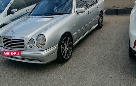 Mercedes-Benz E-Класс, 1996 год, 600 000 рублей, 2 фотография