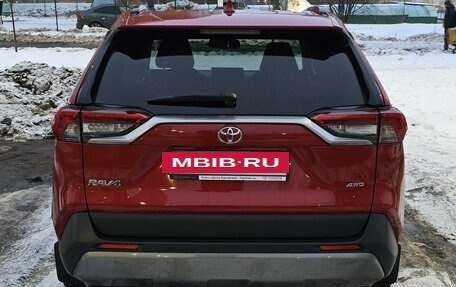 Toyota RAV4, 2021 год, 4 400 000 рублей, 3 фотография