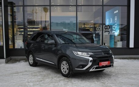 Mitsubishi Outlander III рестайлинг 3, 2018 год, 2 400 000 рублей, 3 фотография