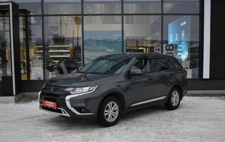 Mitsubishi Outlander III рестайлинг 3, 2018 год, 2 400 000 рублей, 1 фотография