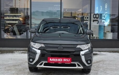 Mitsubishi Outlander III рестайлинг 3, 2018 год, 2 400 000 рублей, 2 фотография