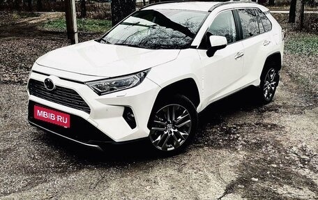 Toyota RAV4, 2021 год, 4 450 000 рублей, 1 фотография