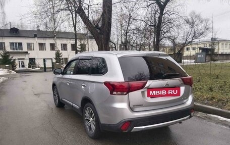 Mitsubishi Outlander III рестайлинг 3, 2016 год, 1 895 000 рублей, 3 фотография