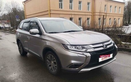 Mitsubishi Outlander III рестайлинг 3, 2016 год, 1 895 000 рублей, 5 фотография