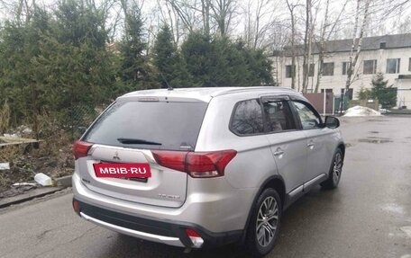 Mitsubishi Outlander III рестайлинг 3, 2016 год, 1 895 000 рублей, 4 фотография