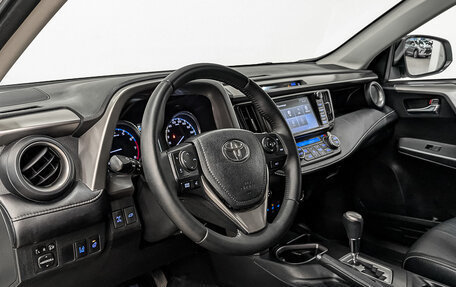 Toyota RAV4, 2017 год, 2 395 000 рублей, 15 фотография