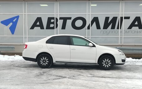 Volkswagen Jetta VI, 2009 год, 699 000 рублей, 3 фотография