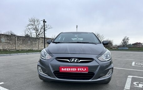 Hyundai Solaris II рестайлинг, 2013 год, 1 100 000 рублей, 1 фотография