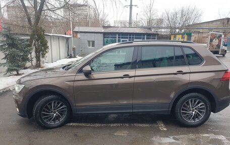 Volkswagen Tiguan II, 2019 год, 2 100 000 рублей, 2 фотография