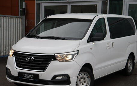 Hyundai H-1 II рестайлинг, 2018 год, 2 750 000 рублей, 1 фотография