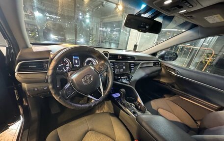 Toyota Camry, 2019 год, 2 300 000 рублей, 7 фотография