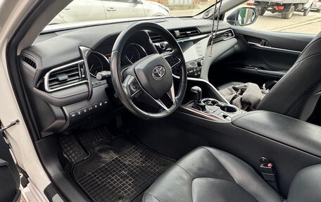 Toyota Camry, 2018 год, 3 300 000 рублей, 6 фотография