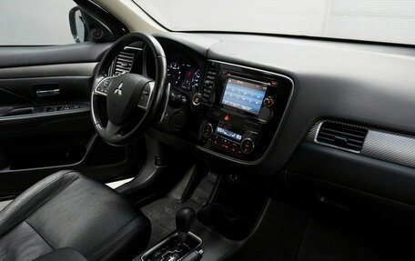 Mitsubishi Outlander III рестайлинг 3, 2014 год, 1 290 000 рублей, 11 фотография