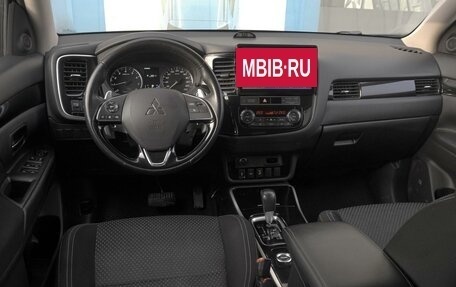 Mitsubishi Outlander III рестайлинг 3, 2019 год, 2 419 000 рублей, 6 фотография