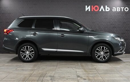 Mitsubishi Outlander III рестайлинг 3, 2016 год, 2 455 000 рублей, 9 фотография