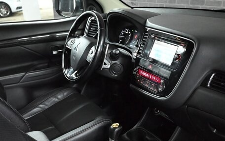 Mitsubishi Outlander III рестайлинг 3, 2016 год, 2 455 000 рублей, 14 фотография