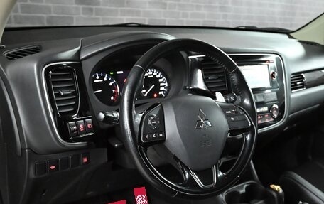 Mitsubishi Outlander III рестайлинг 3, 2016 год, 2 455 000 рублей, 13 фотография