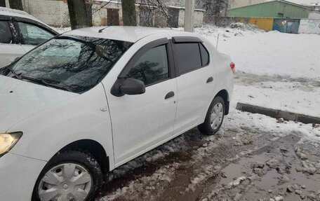 Renault Logan II, 2017 год, 980 000 рублей, 3 фотография