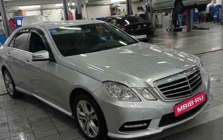 Mercedes-Benz E-Класс, 2010 год, 1 380 000 рублей, 2 фотография