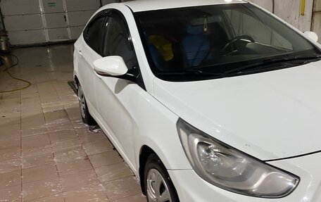 Hyundai Solaris II рестайлинг, 2011 год, 1 115 000 рублей, 6 фотография