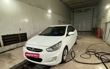 Hyundai Solaris II рестайлинг, 2011 год, 1 115 000 рублей, 2 фотография