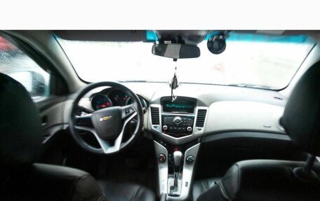 Chevrolet Cruze II, 2010 год, 590 000 рублей, 4 фотография