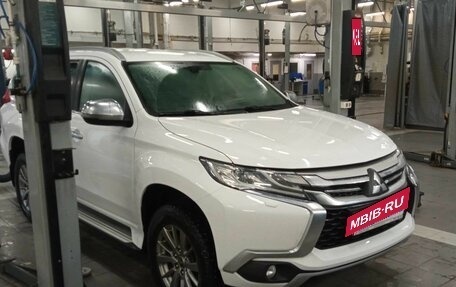 Mitsubishi Pajero Sport III рестайлинг, 2018 год, 2 900 000 рублей, 2 фотография