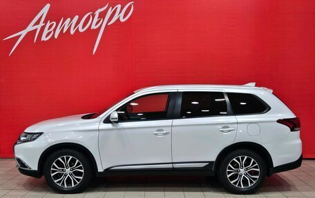 Mitsubishi Outlander III рестайлинг 3, 2018 год, 1 750 000 рублей, 2 фотография