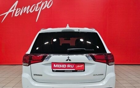 Mitsubishi Outlander III рестайлинг 3, 2018 год, 1 750 000 рублей, 4 фотография