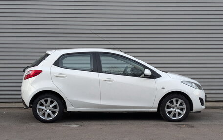 Mazda 2 III, 2014 год, 1 080 000 рублей, 4 фотография