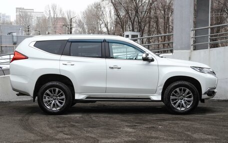 Mitsubishi Pajero Sport III рестайлинг, 2017 год, 3 249 000 рублей, 5 фотография