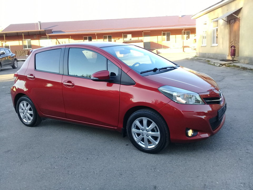 Toyota Yaris III, 2013 год, 400 000 рублей, 2 фотография