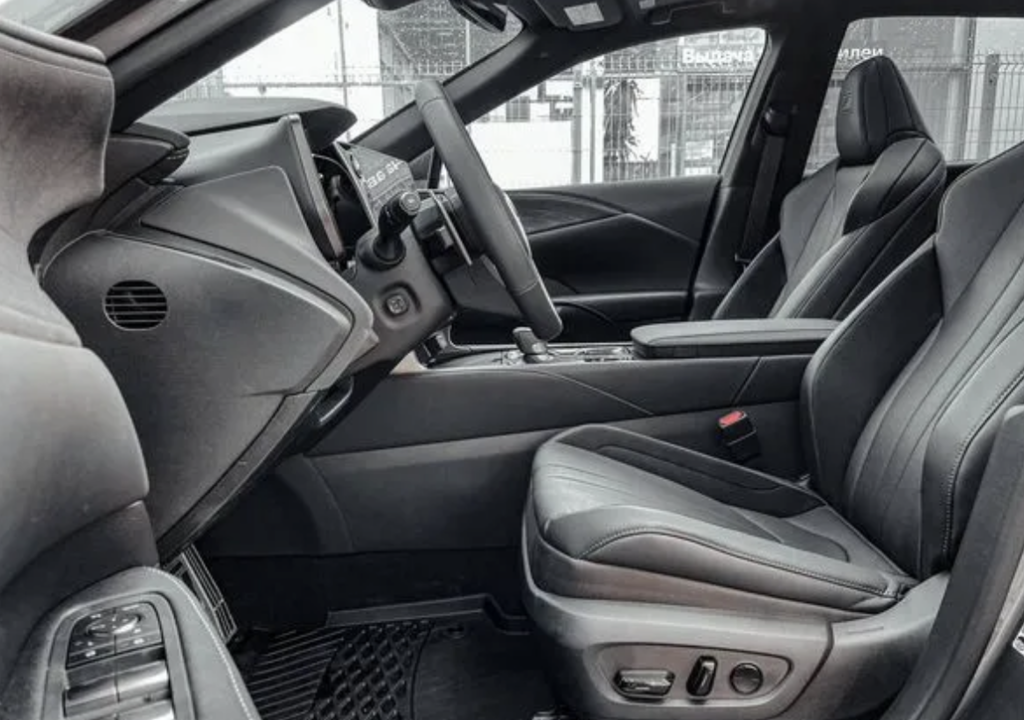 Lexus RX IV рестайлинг, 2024 год, 9 800 000 рублей, 4 фотография