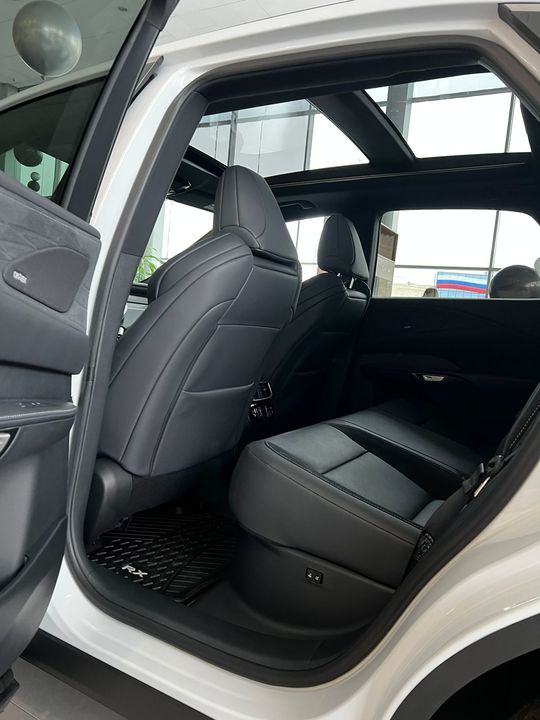 Lexus RX IV рестайлинг, 2024 год, 9 800 000 рублей, 5 фотография