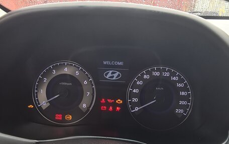 Hyundai Solaris II рестайлинг, 2013 год, 757 000 рублей, 32 фотография
